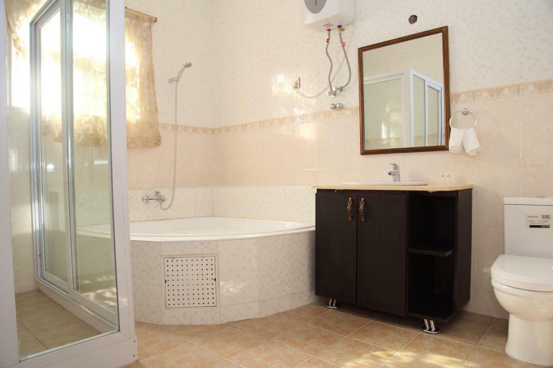 אקרה Afri-Royal Hotel מראה חיצוני תמונה